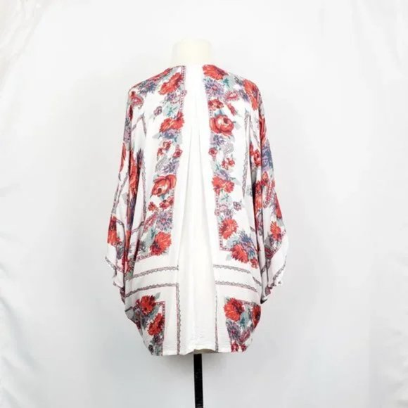Urban Outfitters Kimchi Blue floral print Kimono - Picture 3 of 8